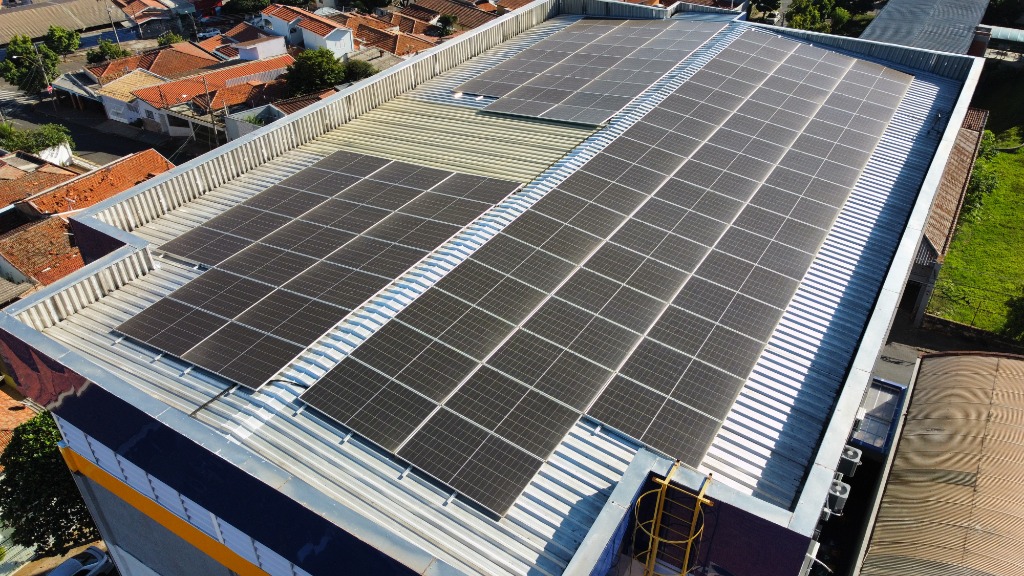 Colégio Vivo com painéis solares
