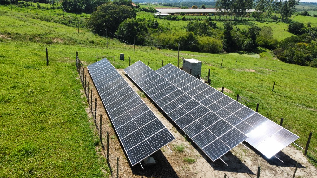 Reinaldo Agro com painéis solares