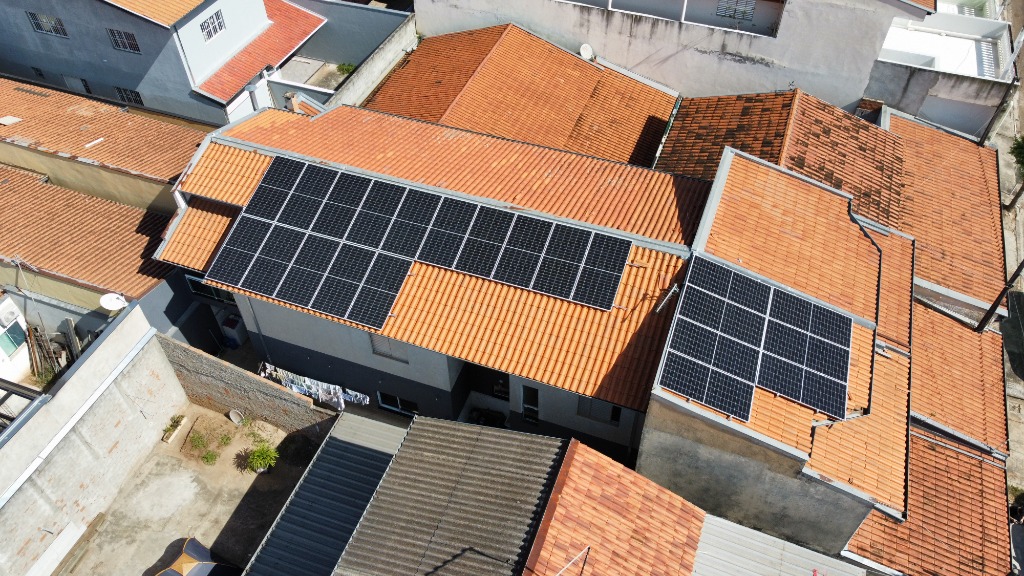 Residência Edna e Eduardo com painéis solares